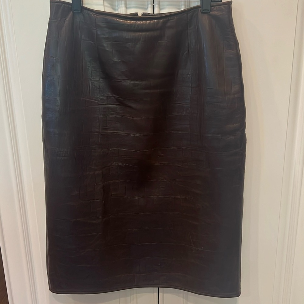 Vakko chocolate brown leather pencil skirt with stamped reptile motif size 8